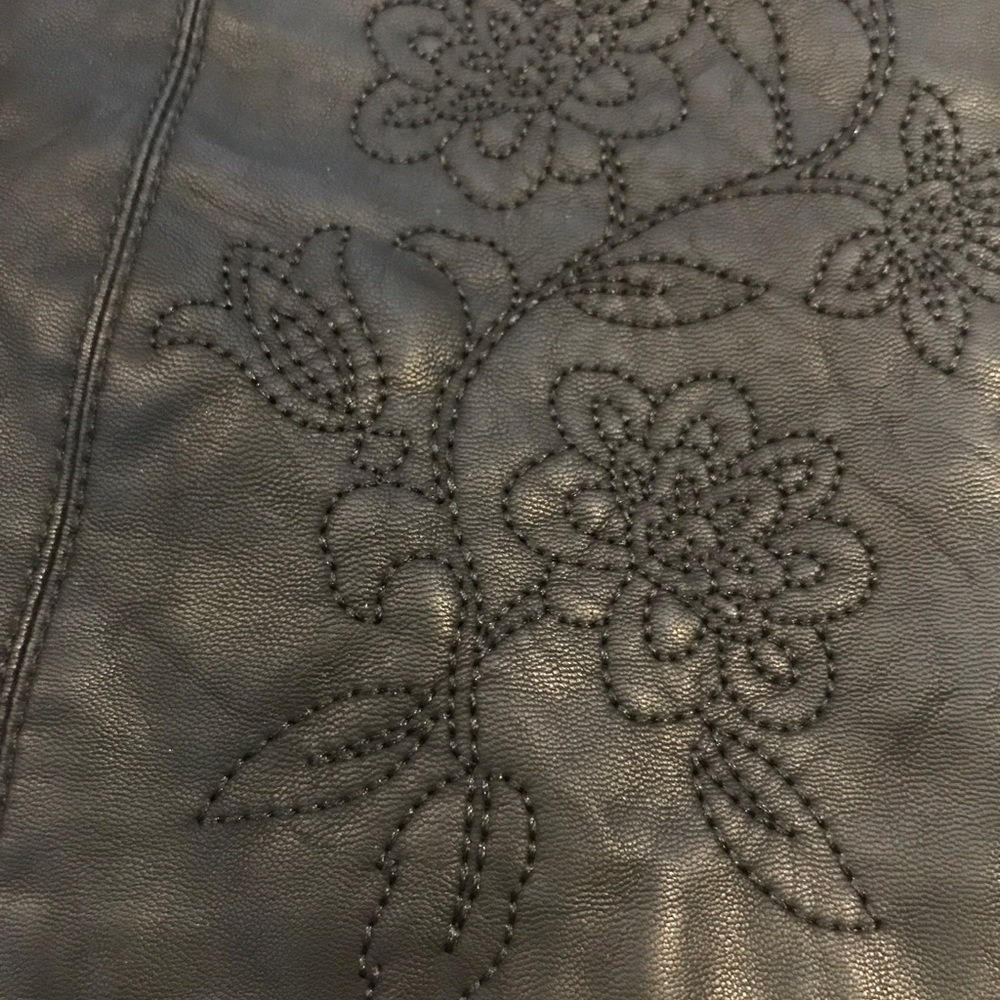 Shorts - Picture 3 of 3